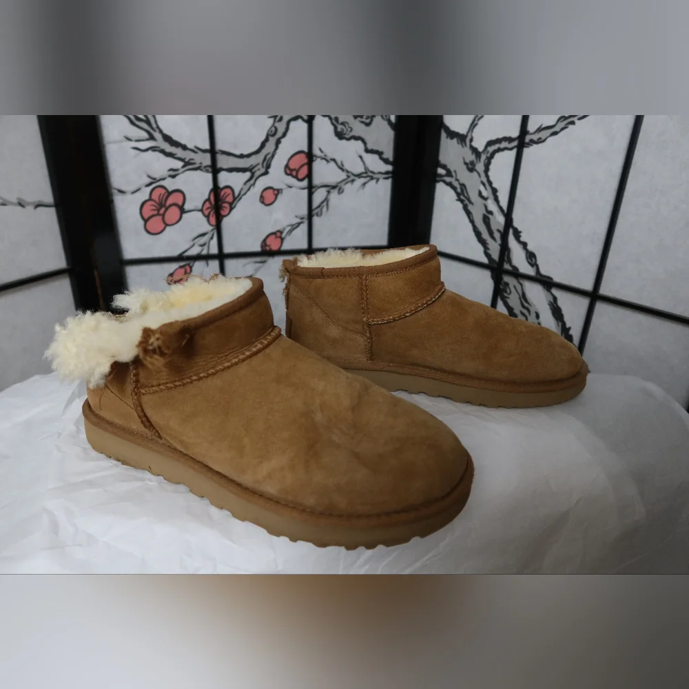 UGG Men's Chestnut Suede Slip-On Boots Size 8